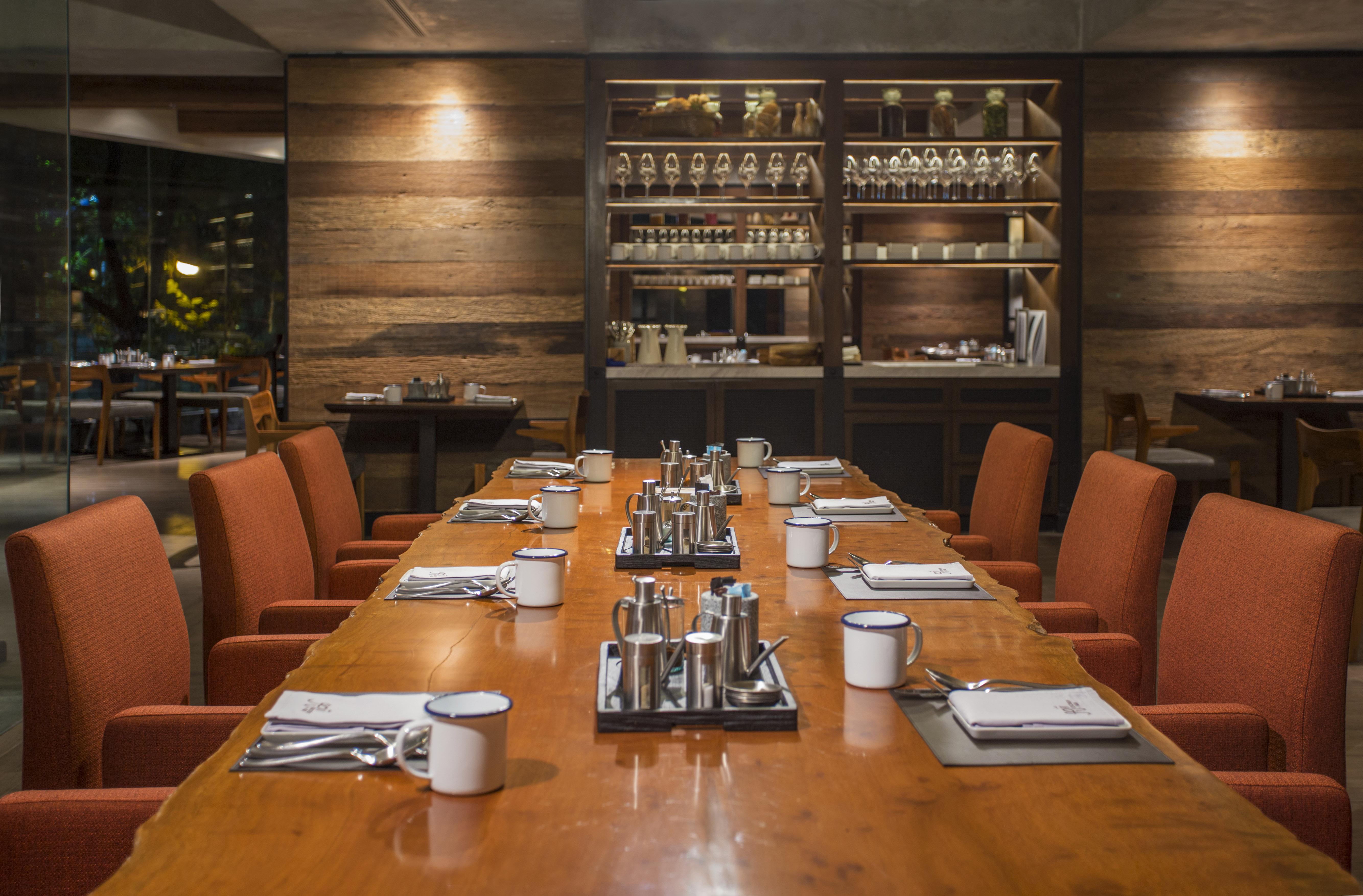 Bangkok Marriott Marquis Queens Park Eksteriør bilde The Table at The Standard East Village