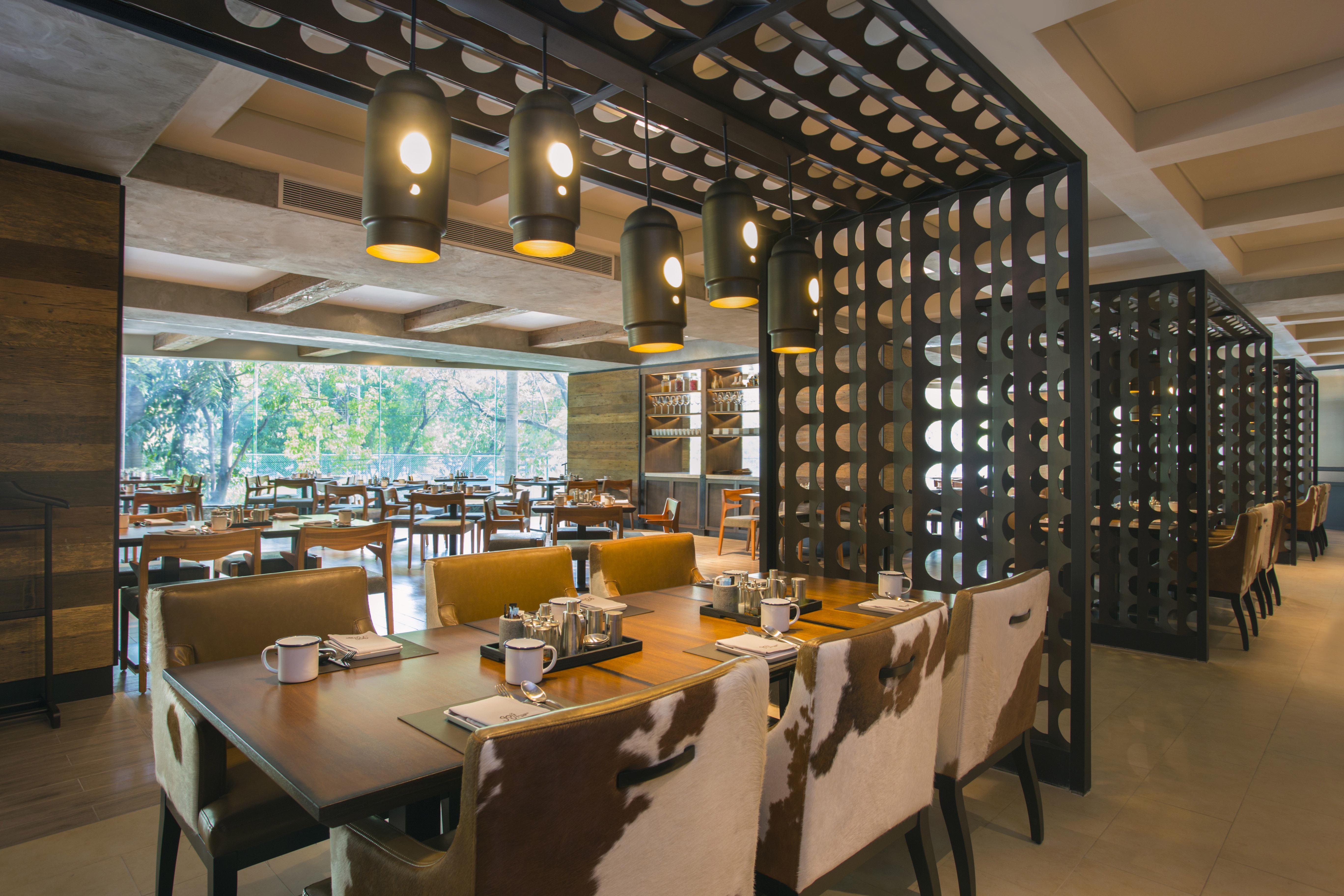 Bangkok Marriott Marquis Queens Park Eksteriør bilde The restaurant