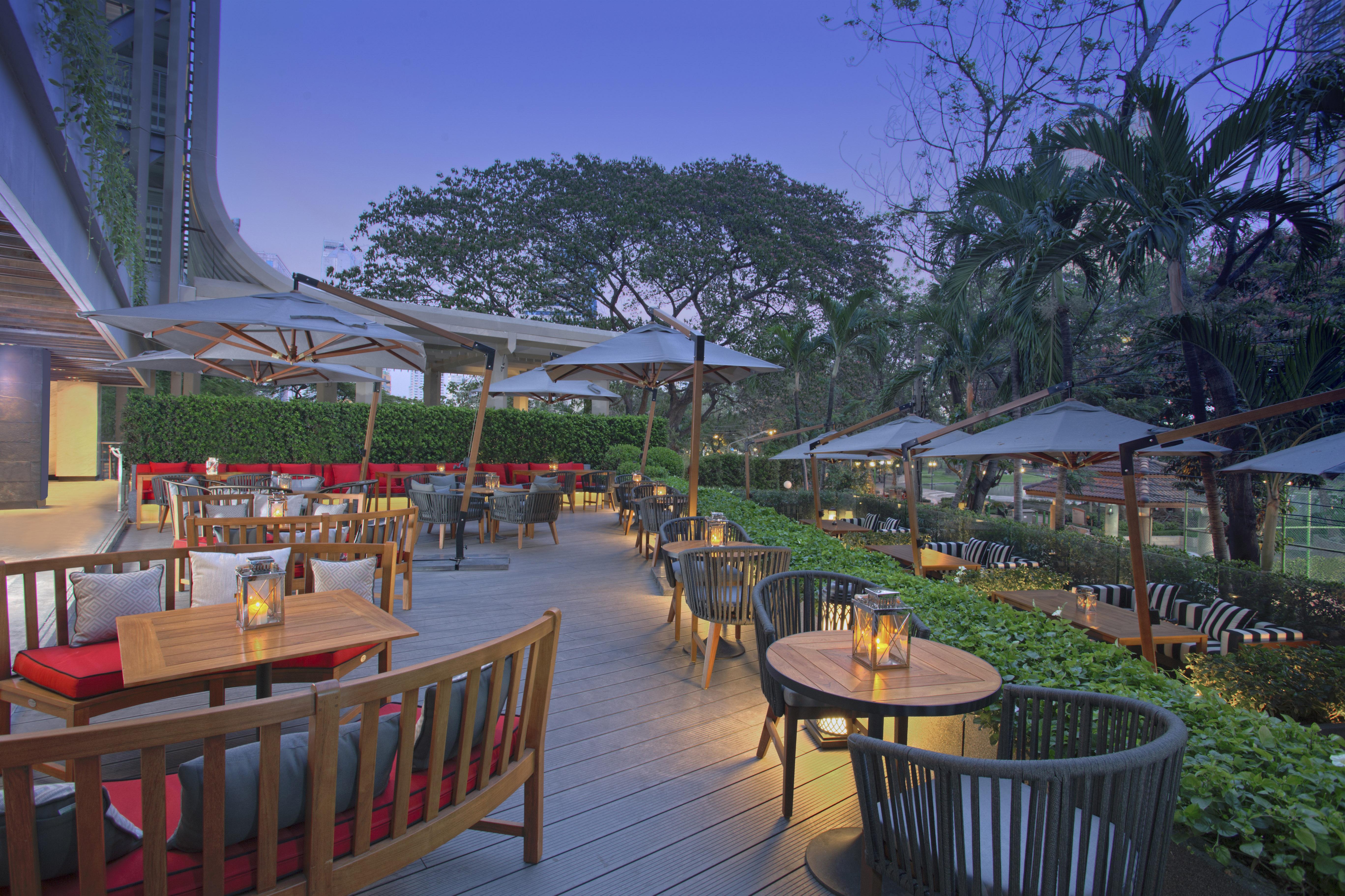 Bangkok Marriott Marquis Queens Park Eksteriør bilde The Deck at The Standard