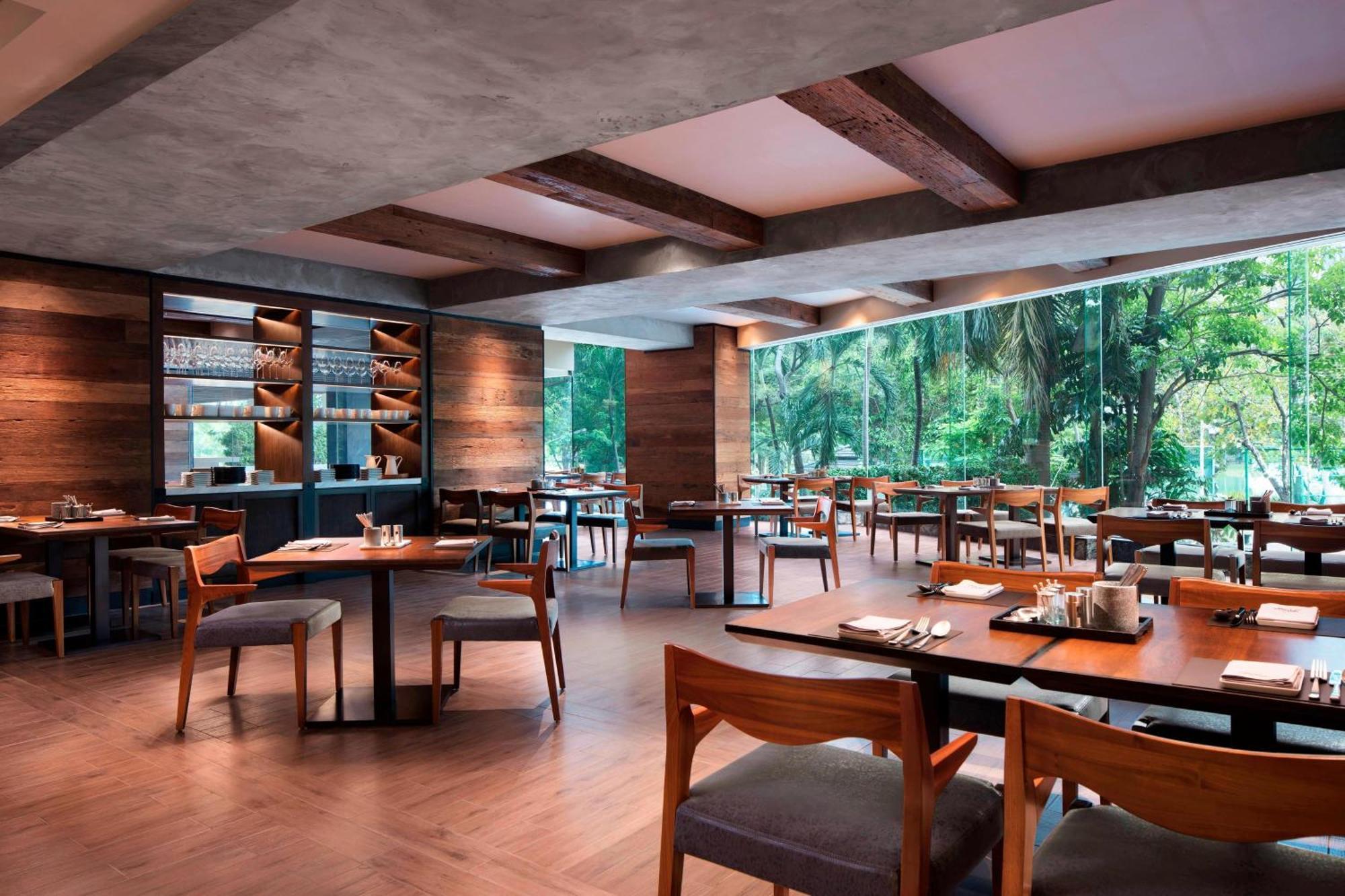 Bangkok Marriott Marquis Queens Park Eksteriør bilde The restaurant