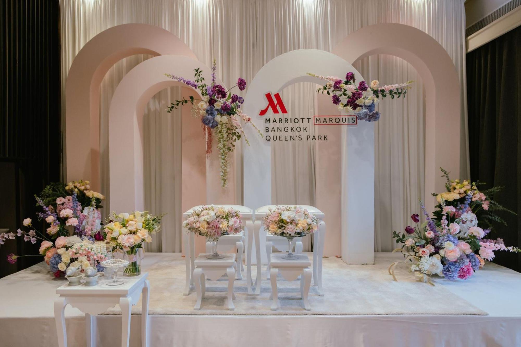 Bangkok Marriott Marquis Queens Park Eksteriør bilde Wedding at the hotel