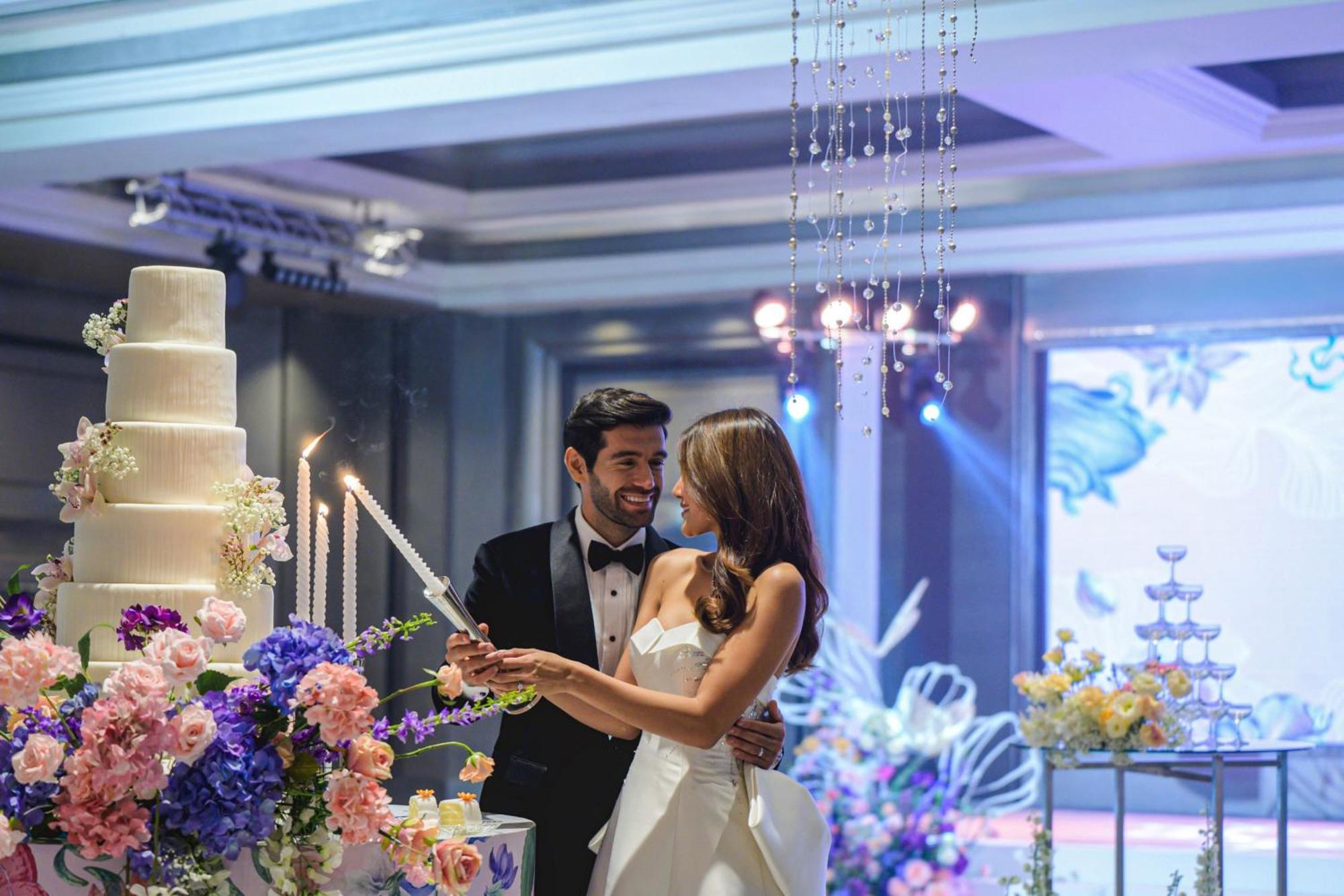 Bangkok Marriott Marquis Queens Park Eksteriør bilde Wedding reception at the Grand Ballroom