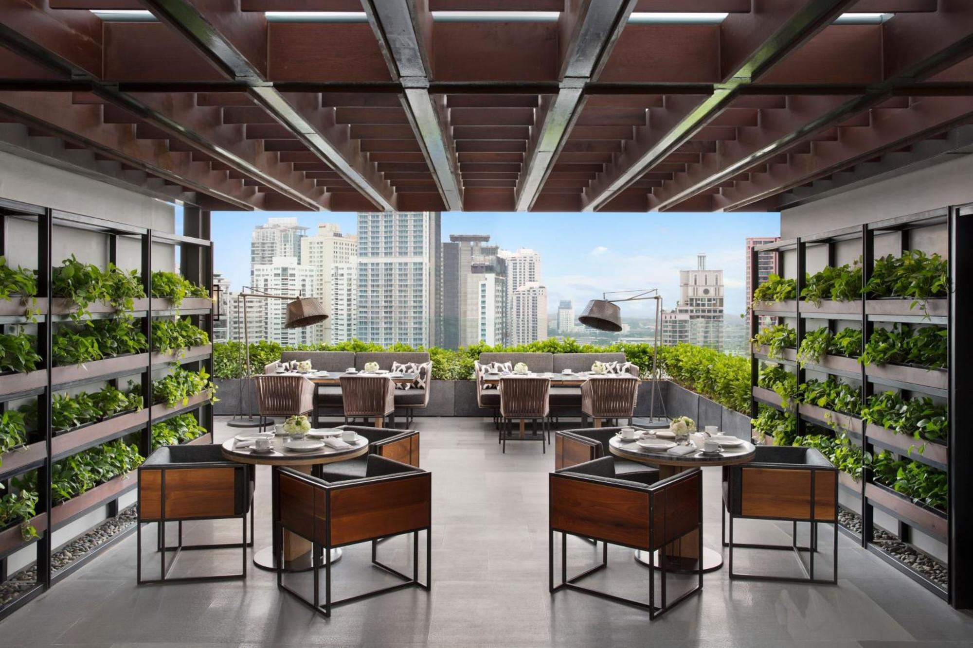 Bangkok Marriott Marquis Queens Park Eksteriør bilde The rooftop restaurant