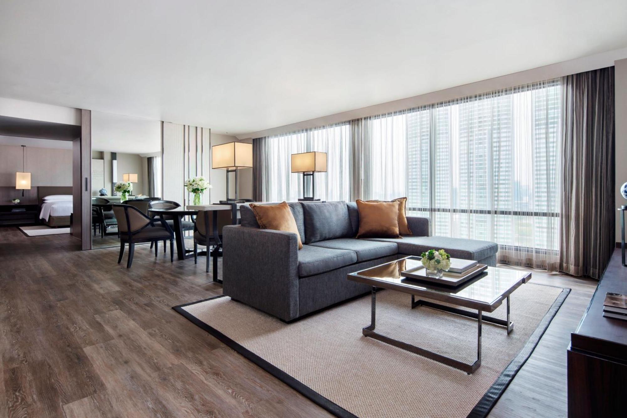 Bangkok Marriott Marquis Queens Park Eksteriør bilde A suite at The Hari